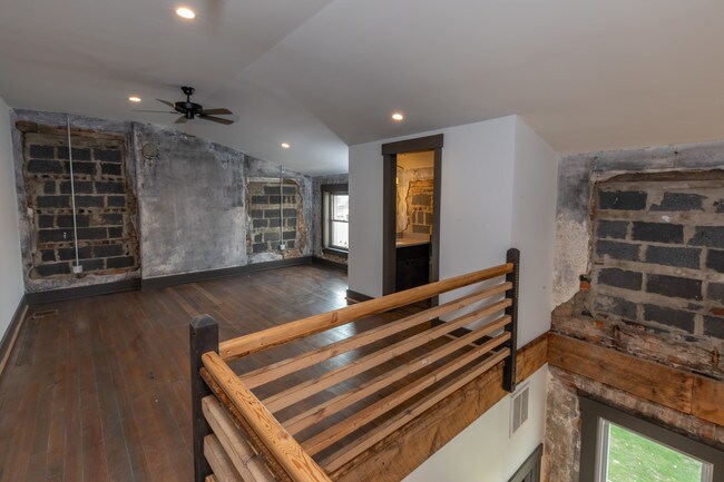 Loft - 1533 Elm St