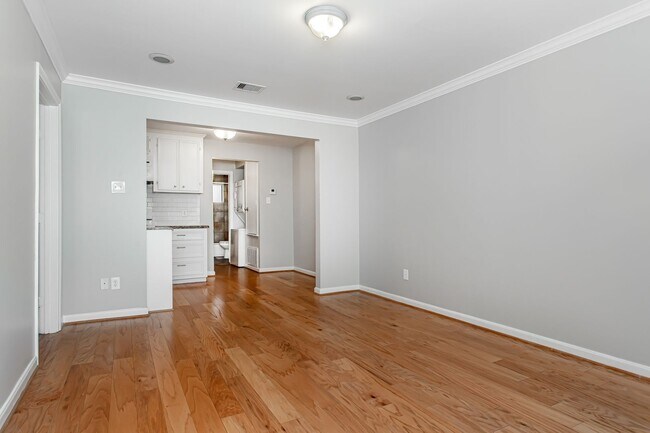 Foto del edificio - 2 Bedroom, 2 Bath Apartment in Munger Place!