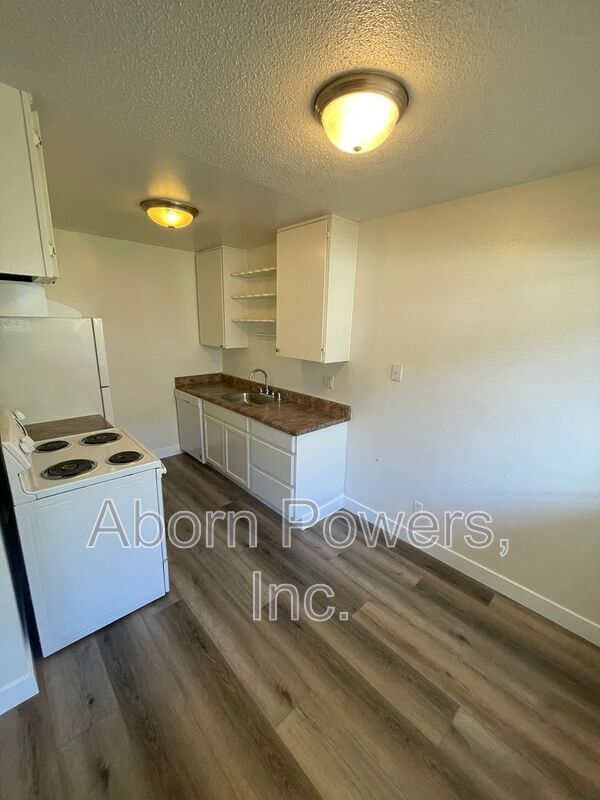 Foto del edificio - 10335 White Rock Rd