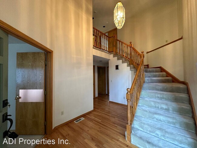 Building Photo - 4 br, 2.5 bath House - 16256 NW Kevin Ct