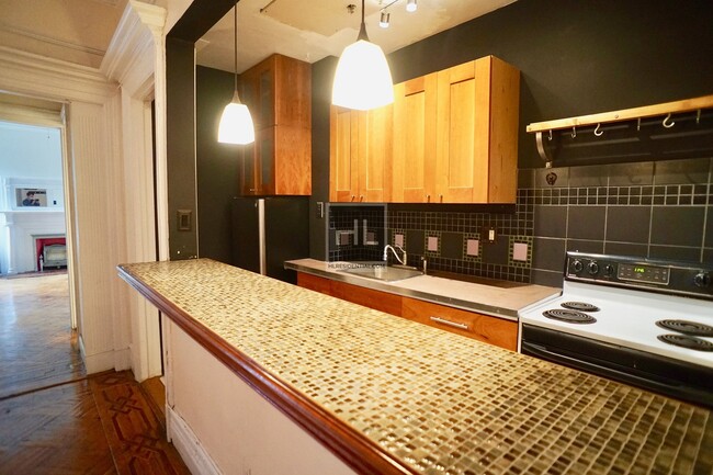 Building Photo - Historic One Bedroom in Prime Crown Heights