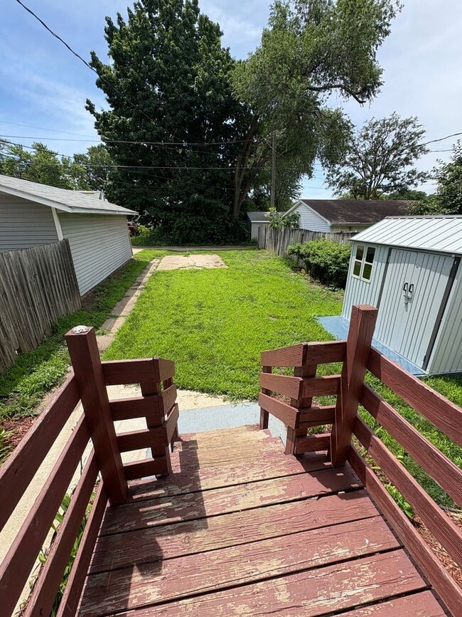 Building Photo - 2 Bedroom single family home