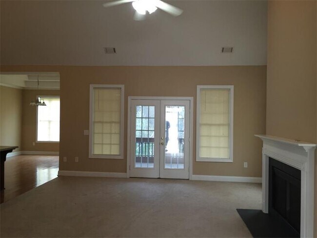 Building Photo - 40 Edgar Dr