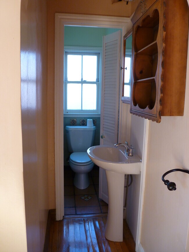 Foto del edificio - 1118 Hollyburne Ave