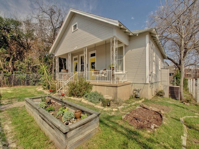 Building Photo - 604 W 29th 1/2 St