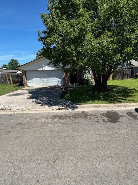 Primary Photo - 1402 Ashley Dr