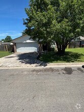 Building Photo - 1402 Ashley Dr