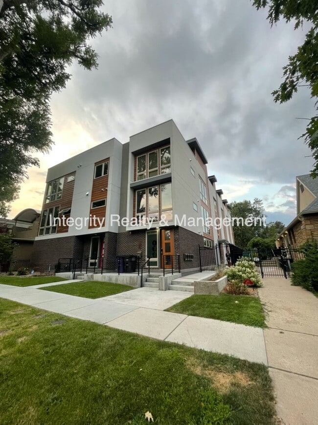 Building Photo - 881 Delaware St