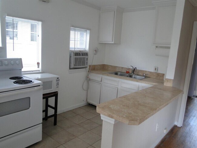 Building Photo - 3409 Mandell St