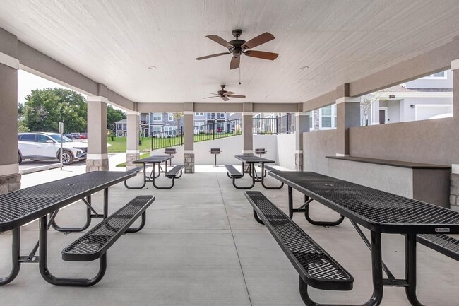 Building Photo - Stonehaven Overland Park