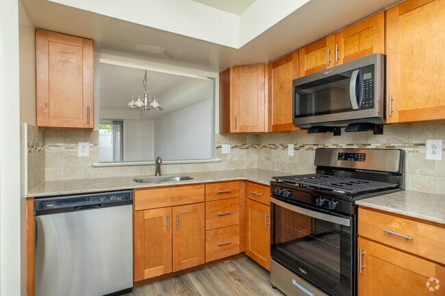 2BD, 2BA - 1184SF - Living Room - Dreshertowne