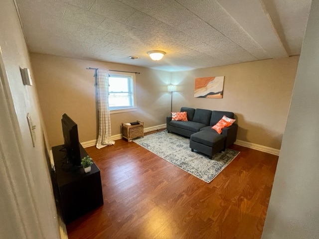 Primary Photo - 2614 Maple Ave
