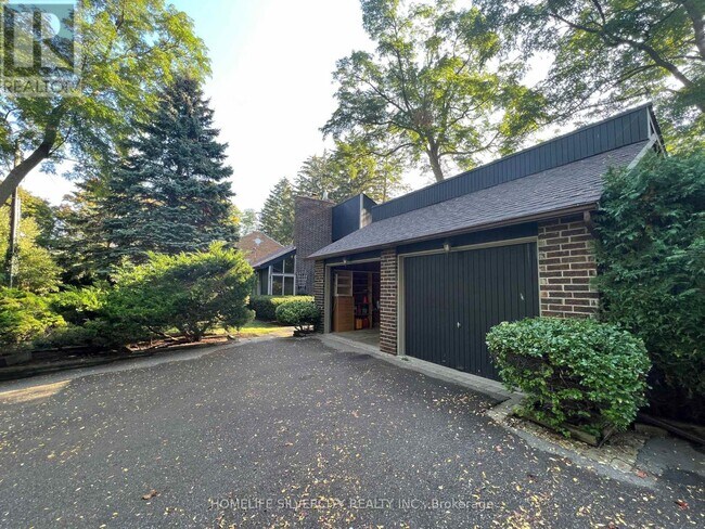 Photo du bâtiment - 1810 Harkiss Rd
