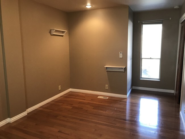 Building Photo - 4065 S Olympic Way