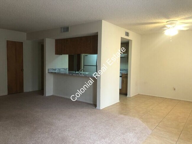 Building Photo - Spacious and updated 2 bedroom 1 and 1/2 b...