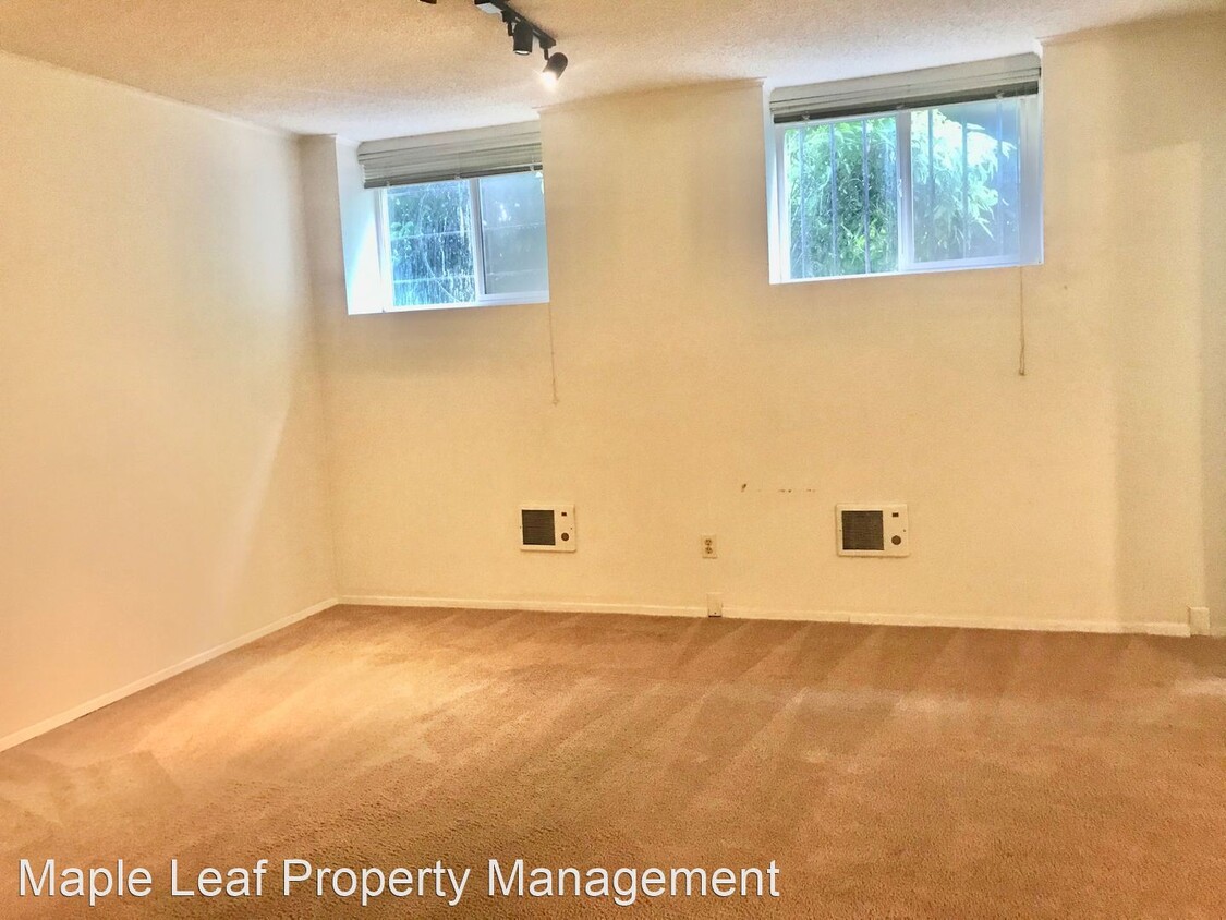 Foto principal - 9711 Greenwood Ave N