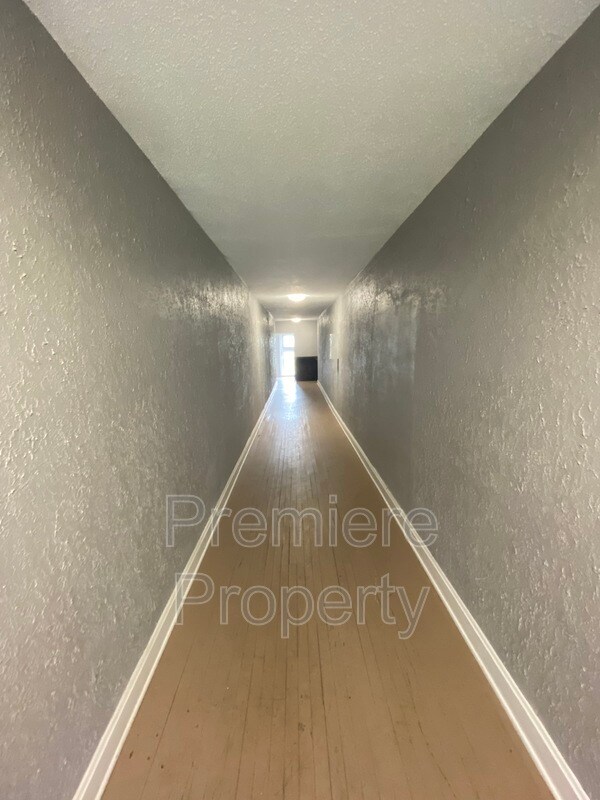 Foto del edificio - 135 N Lawn Ave