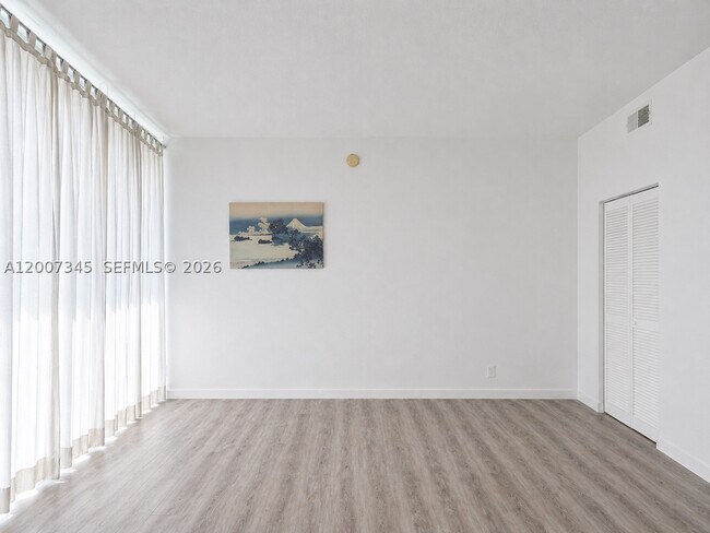Foto del edificio - 6580 Indian Creek Dr