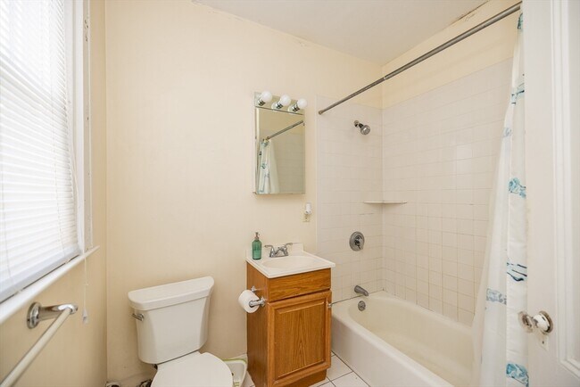Building Photo - 44 Walnut Pl