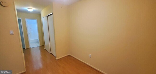 Building Photo - 2201 Strahle St