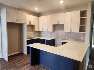 Building Photo - Room in Condo on Carpenter Ave