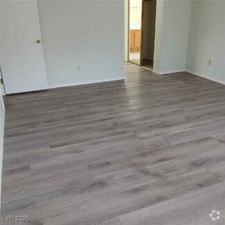 Building Photo - 1575 W Warm Springs Rd
