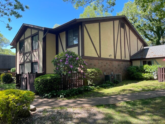 Building Photo - 158 Cambridge Dr