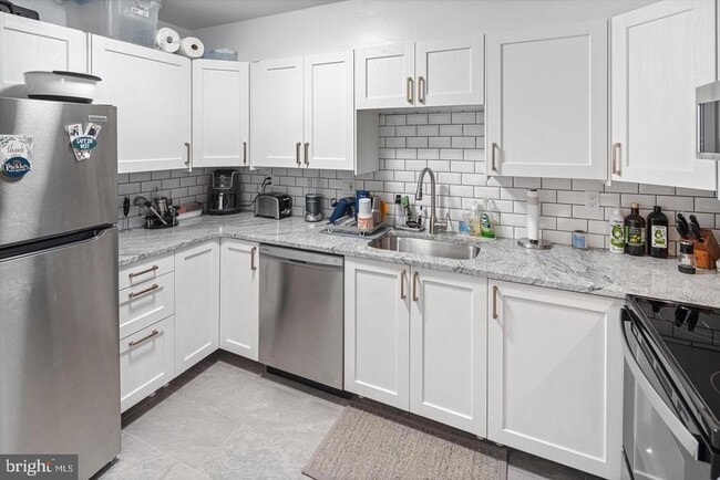 Building Photo - 525-31-531 S 13th St
