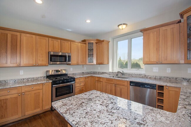 Building Photo - 6565 Springborn Rd