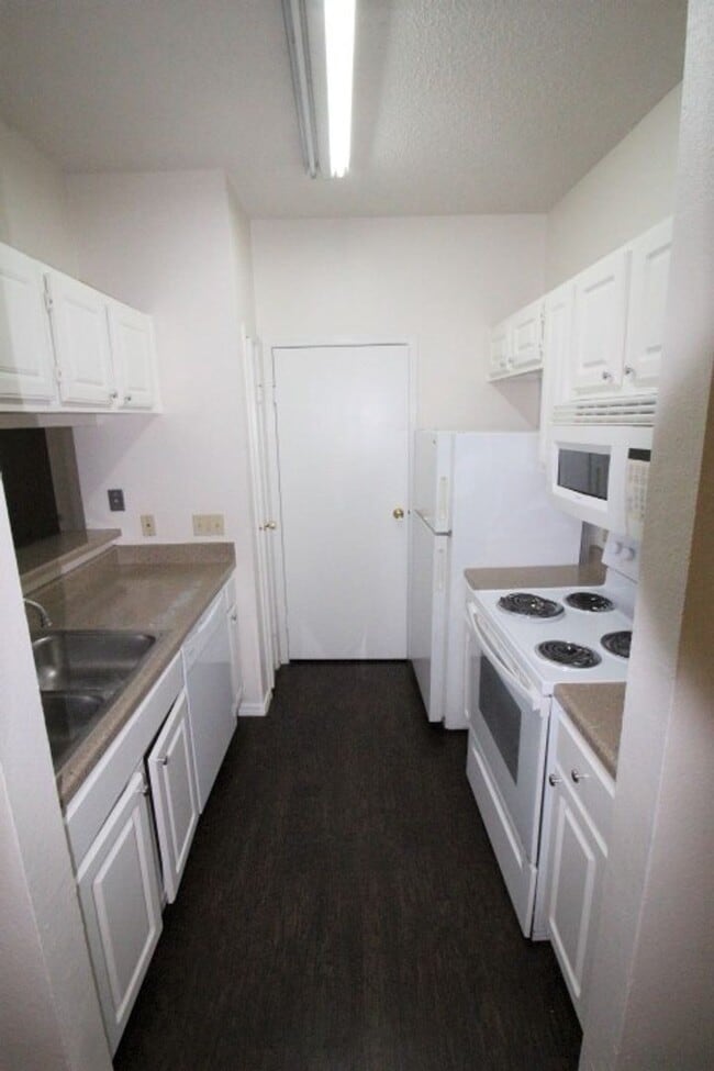 Foto del edificio - Edgecreek Condo