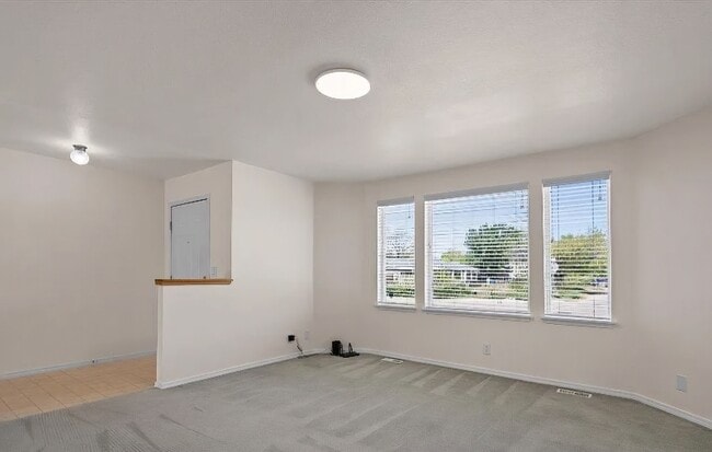 Building Photo - 9603 W Edna St