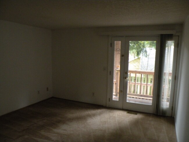 Building Photo - 15177 SW Barcelona Way