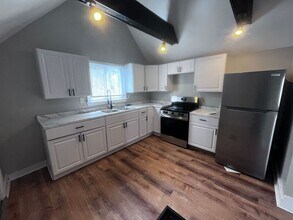 Building Photo - 14 Beechwood St