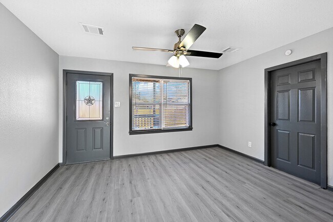 Building Photo - 4406 Edison St