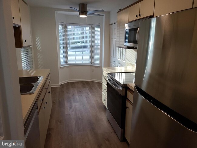 Building Photo - 3400 Tulleys Pointe Ct