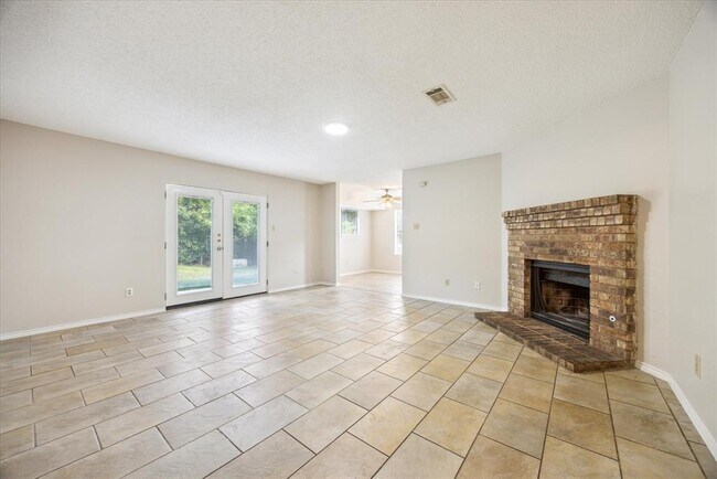 Foto del edificio - 4807 Brook Crest Rd