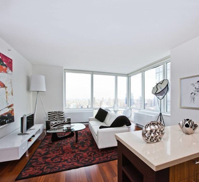 Foto del edificio - 620-621 W 42nd St