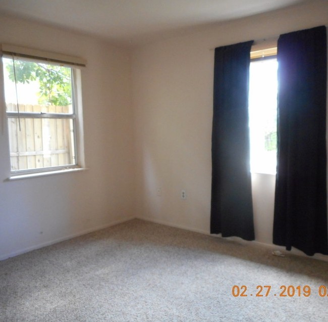 Interior Photo - 4727 Hollingsworth Ave