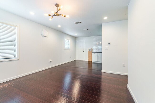 Foto del edificio - Charming & Updated Mid-Century 3 Bed/1 Bath in East Austin!
