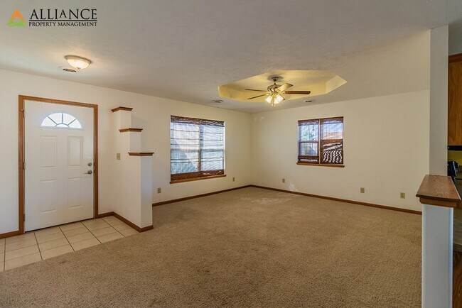Building Photo - 360° VIRTUAL TOUR ~ Fenced Backyard!