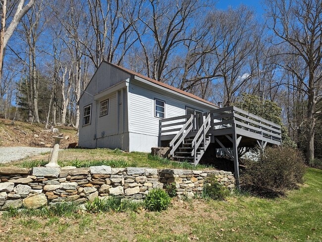 Building Photo - 264 McCall Rd