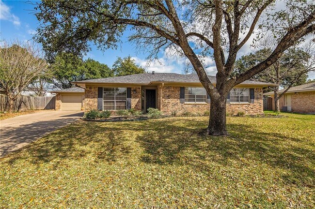 Building Photo - 3505 Tanglewood Dr