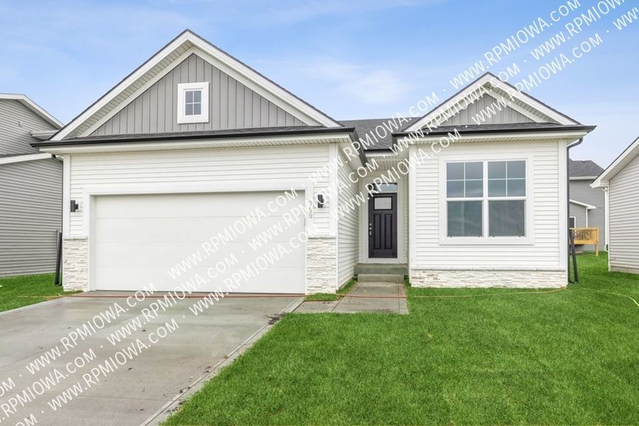 Foto principal - 709 NE Hunter Dr