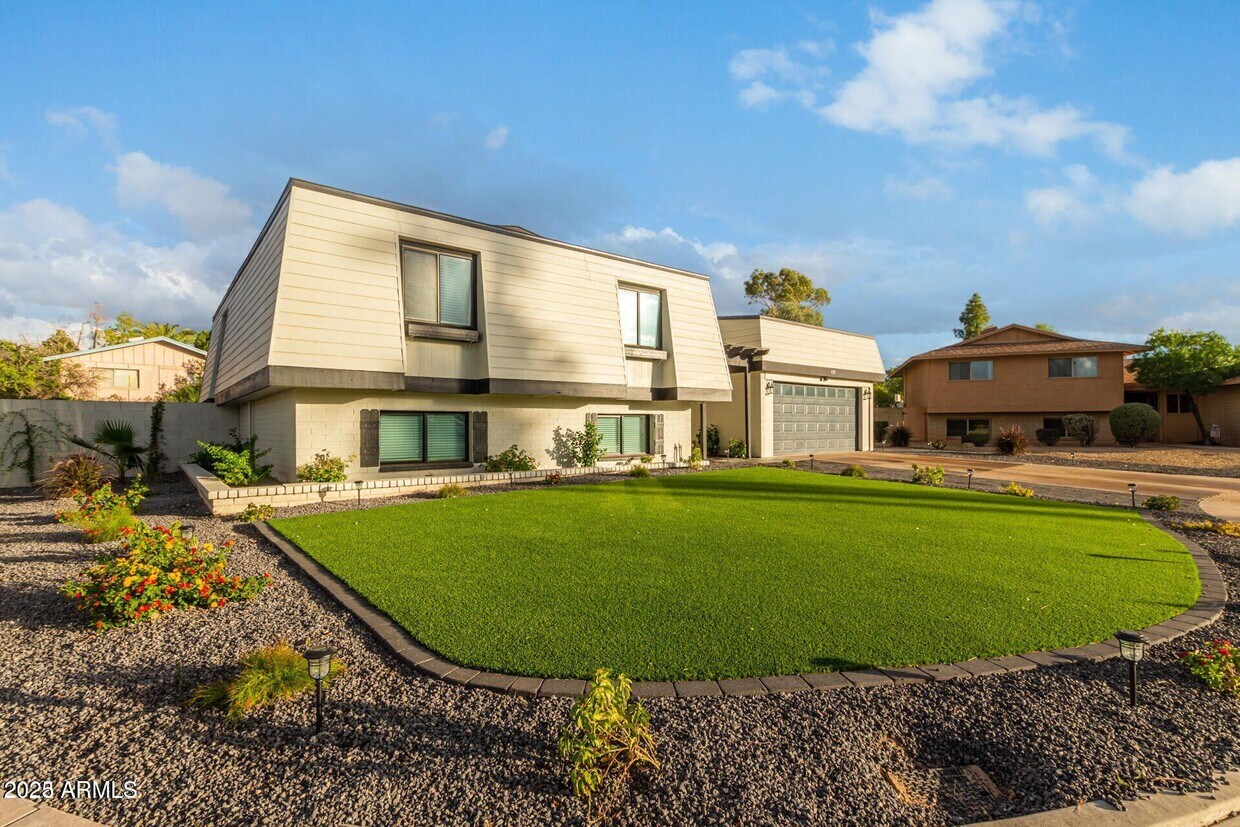 Foto principal - 429 E Greenway Dr