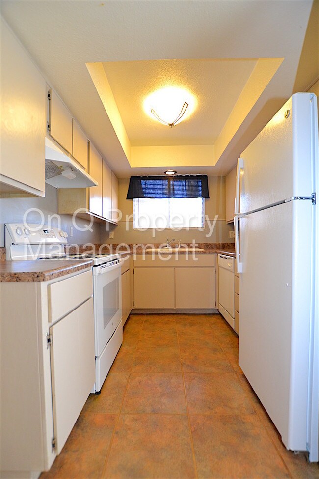 Building Photo - 2338 W Lindner Ave
