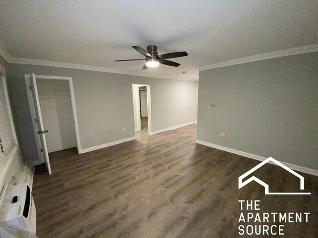 Building Photo - 1321 W Sherwin Ave