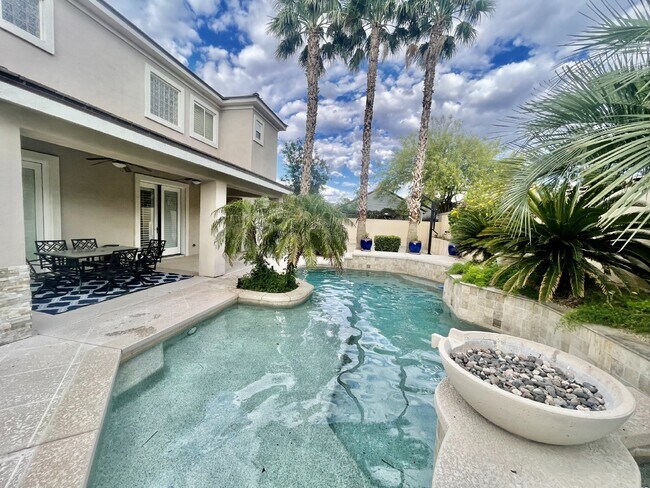 Foto del edificio - Luxurious 5-Bed, 4-Bath Fully Furnished Home in Henderson-