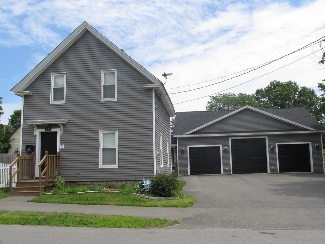 Primary Photo - 3 Bedroom Single Family Home in Bangor