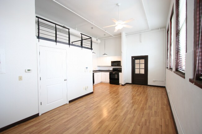 Foto del edificio - 301 Central Ave NE