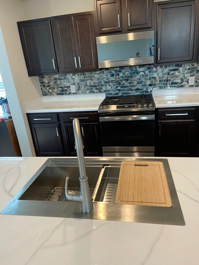 Building Photo - 8226 Blue Canal